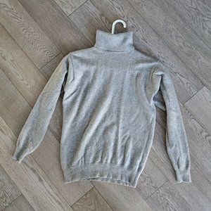 Lord & Taylor Cashmere Turtleneck- Light Grey